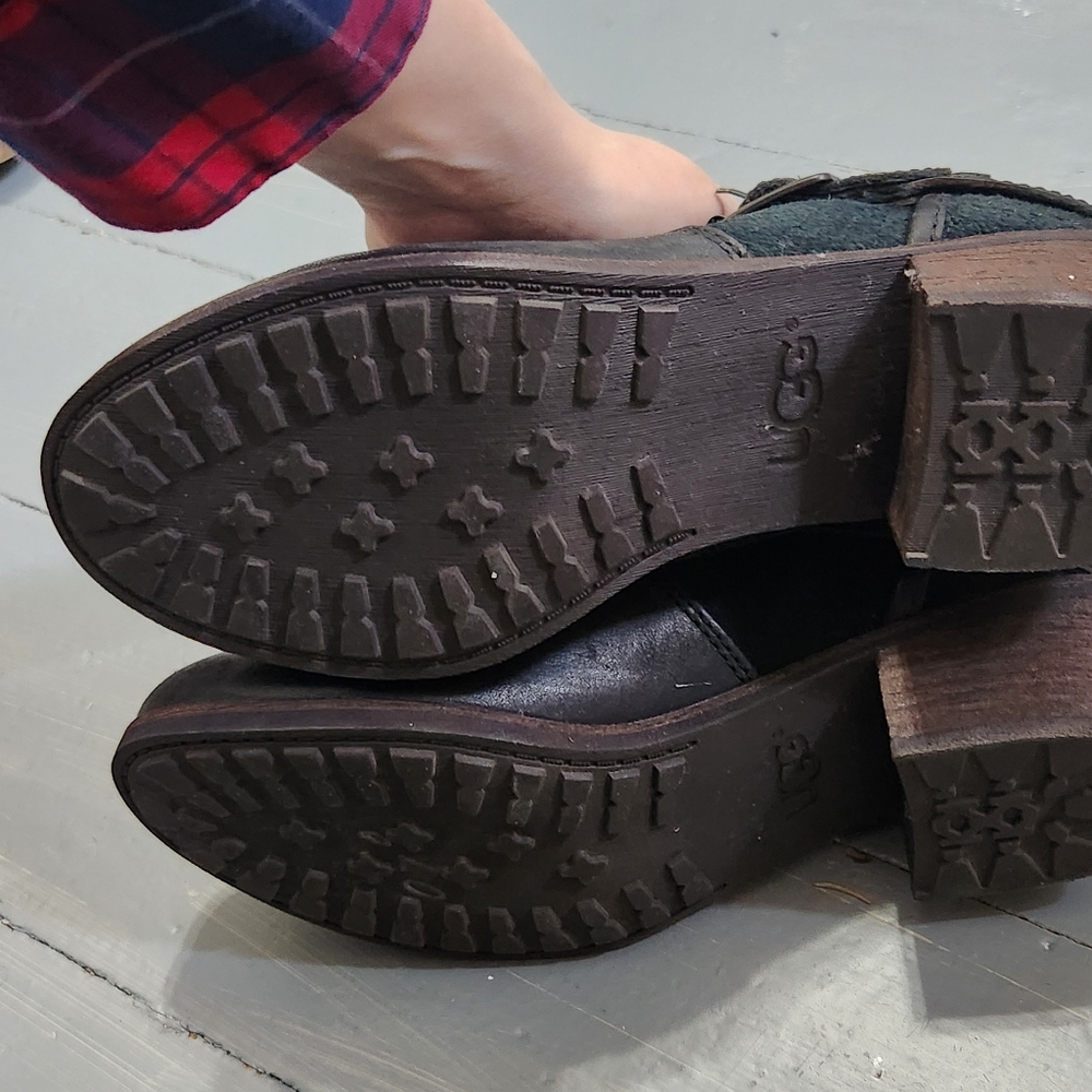 Ugg Patsy Black Leather Cutout Belted Buckle Deta… - image 5